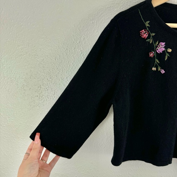 Vintage 90s Black Cashmere Wool Silk Beaded Floral Quarter Sleeve Cropped Shrug - Picture 7 of 13